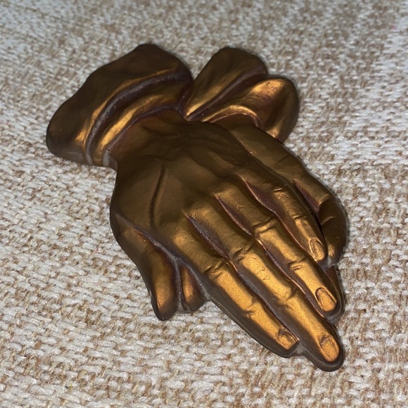 Vintage praying hands wall art - Picture 3 of 10